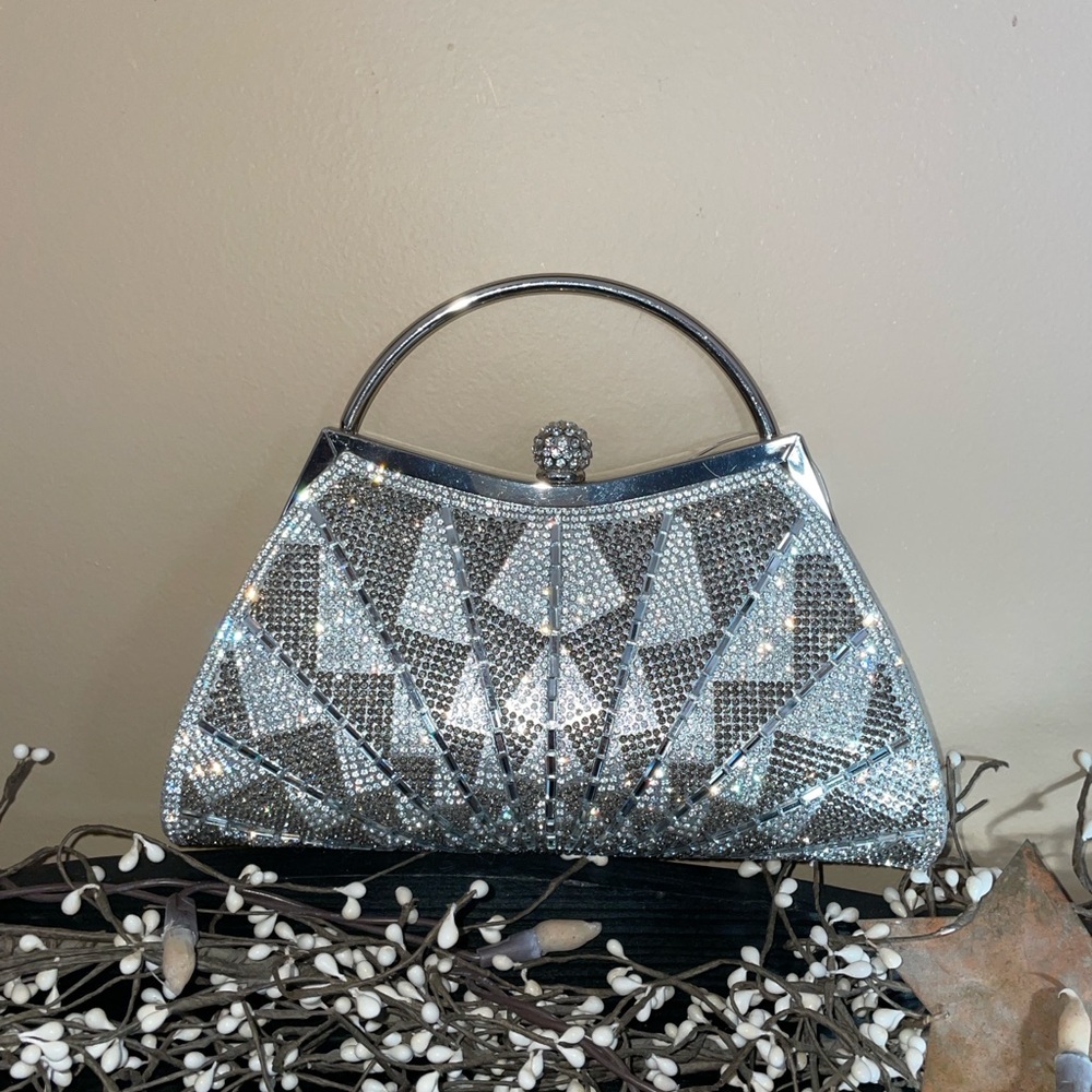 NWT Alessia Elegant Silver Rhinestone Studded Clutch/Purse-Perfect for Formals!!
